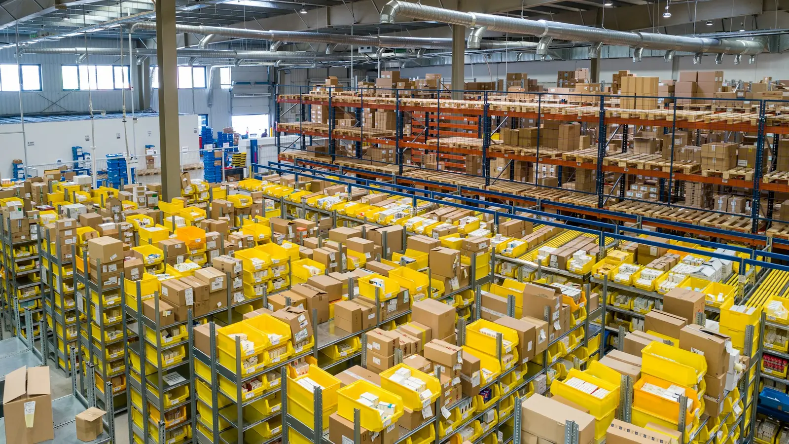 Depósito con pedidos listos para despachar